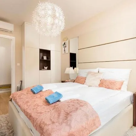 Apartment Bella With Pool *