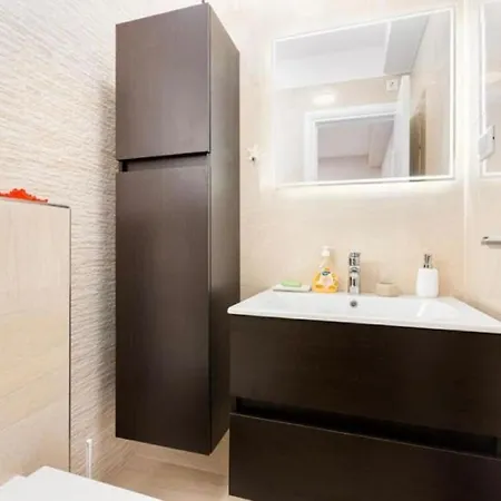 Apartment Bella With Pool