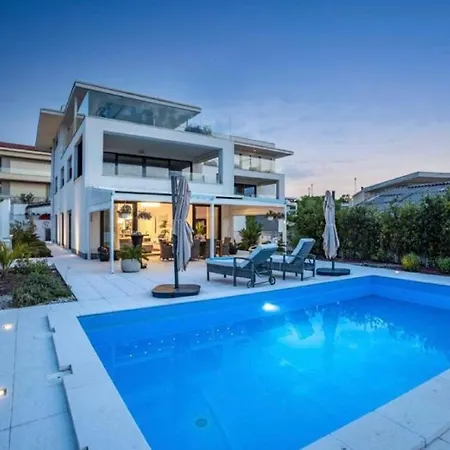 Apartment Bella With Pool Malinska